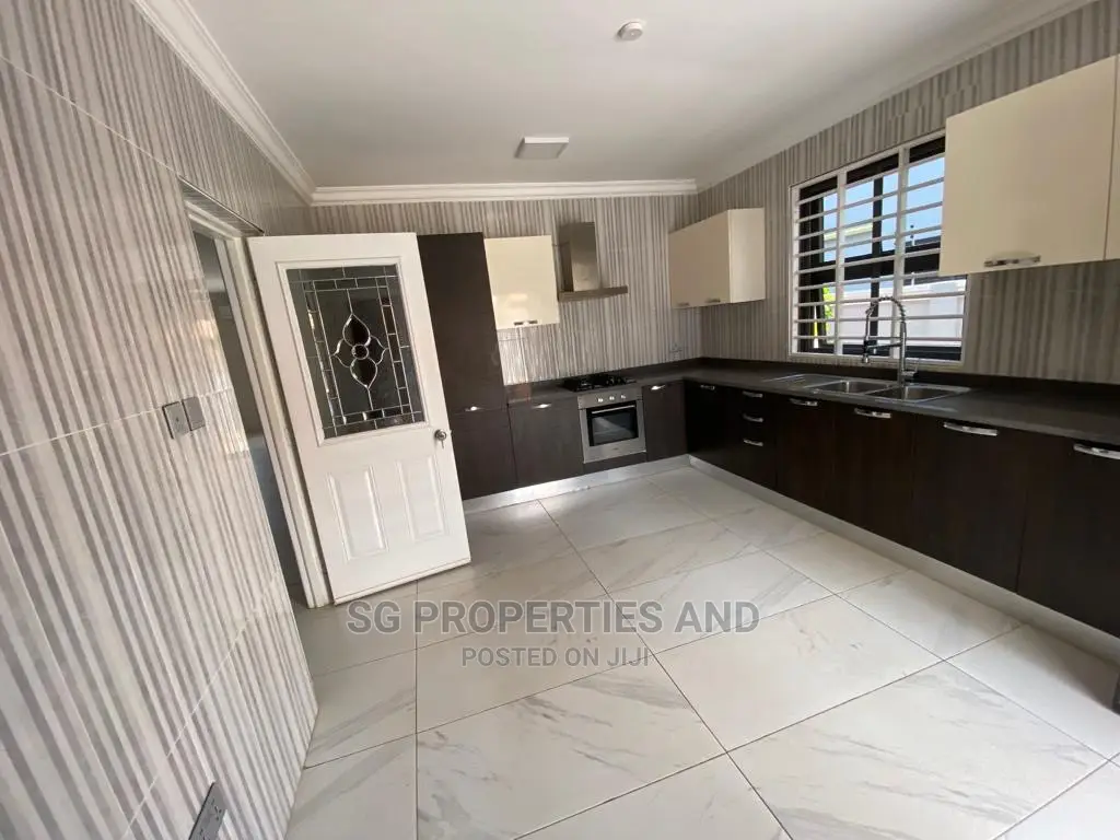 3bdrm House in Sakumono, Accra Metropolitan for Sale