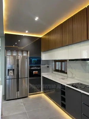 4bdrm Mansion in Community 20, Spintex for Sale