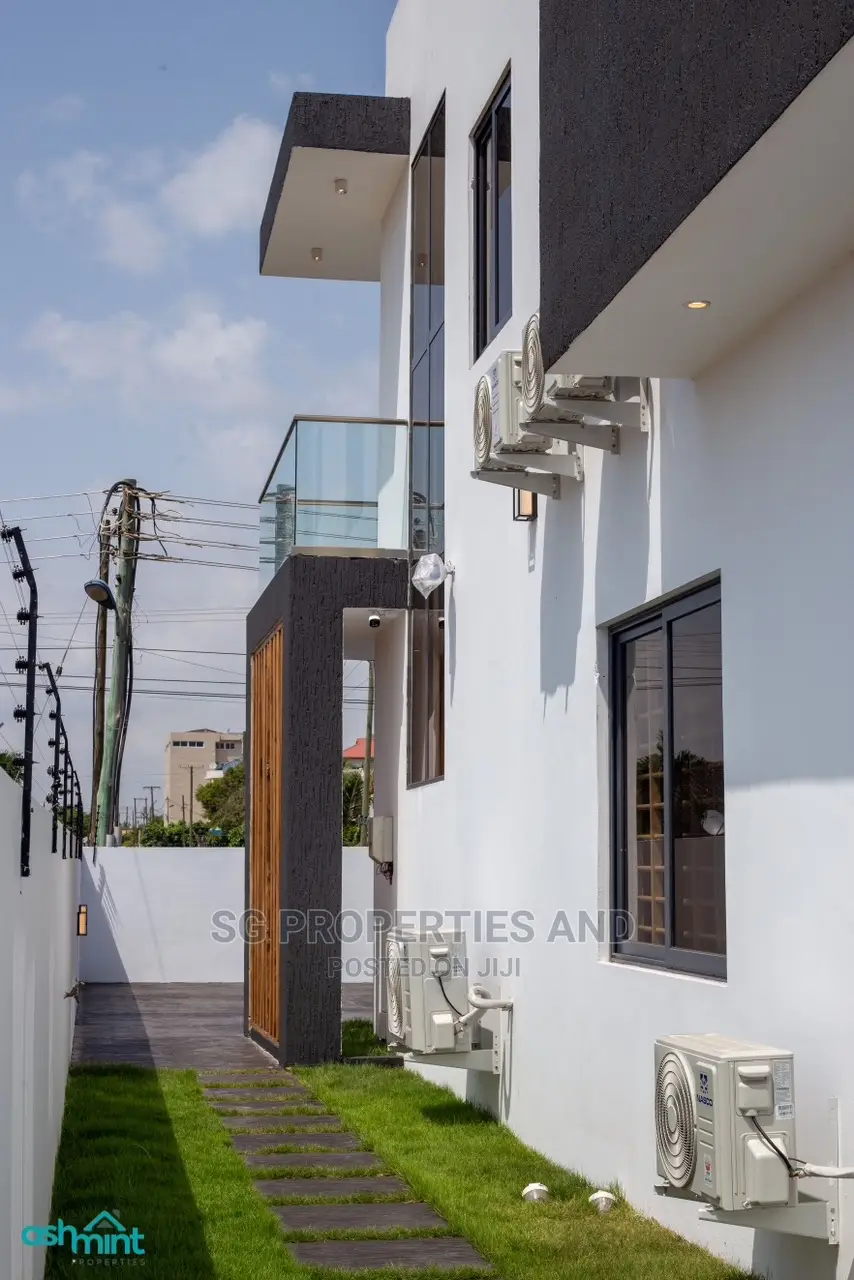 4bdrm Mansion in Community 20, Spintex for Sale