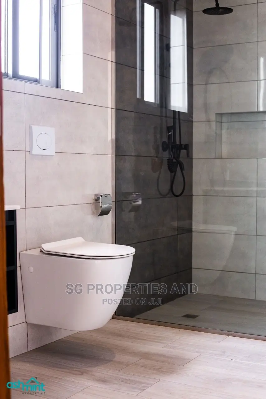 4bdrm Mansion in Community 20, Spintex for Sale