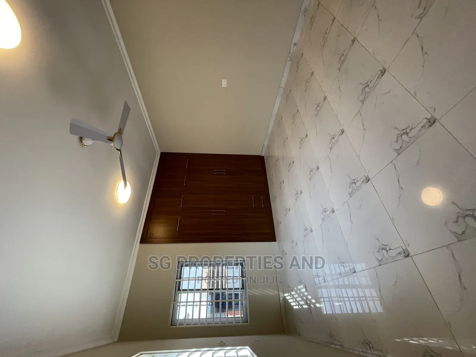 3bdrm House in Ecobank, Spintex for Sale