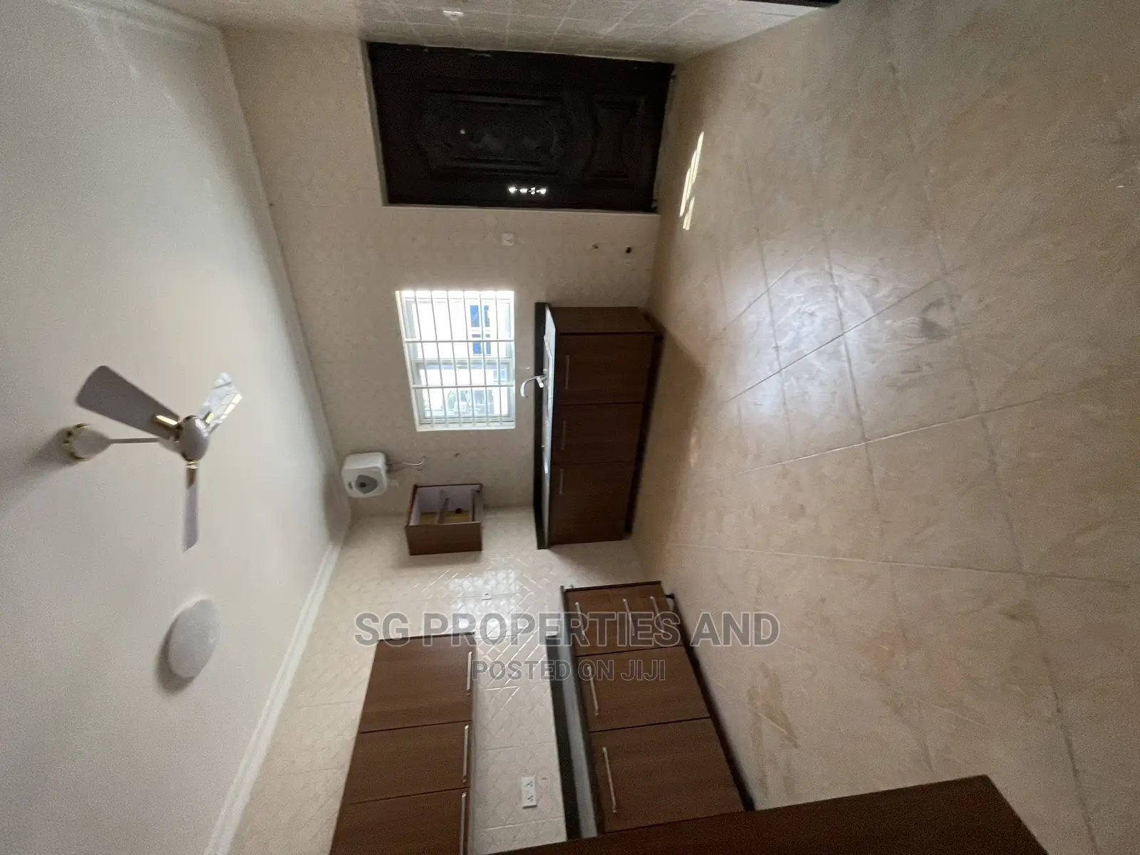 3bdrm House in Ecobank, Spintex for Sale