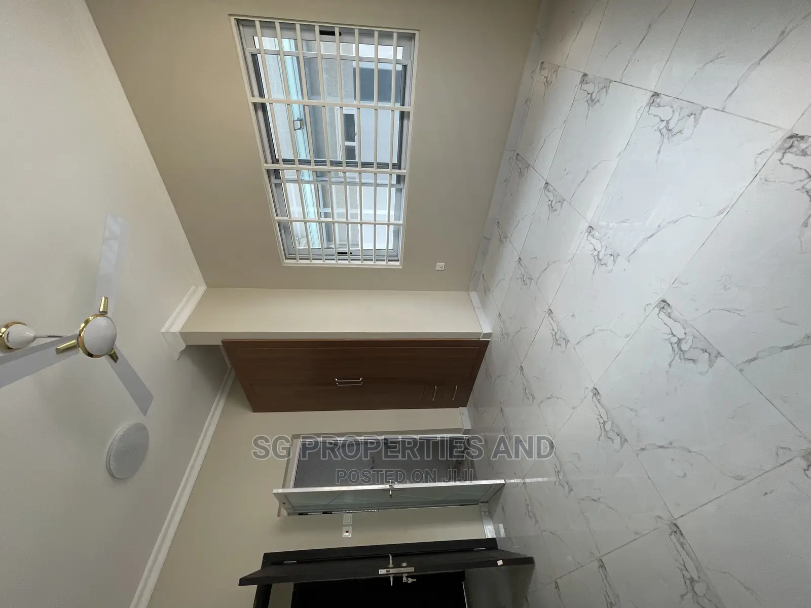 3bdrm House in Ecobank, Spintex for Sale