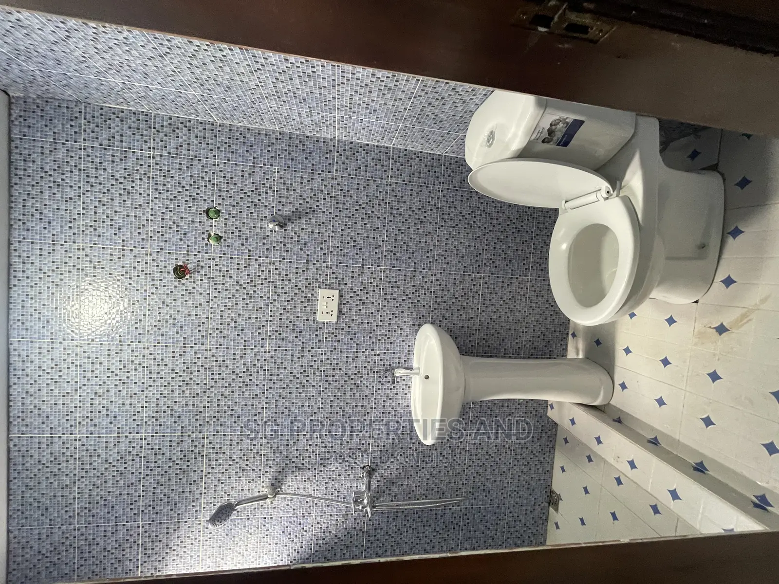 2bdrm Apartment in Lashibi, Spintex for rent