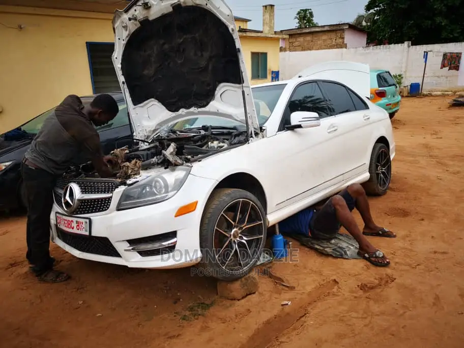 Mercedes Benz Mechanic Shop