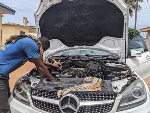 Mercedes Benz Mechanic Shop