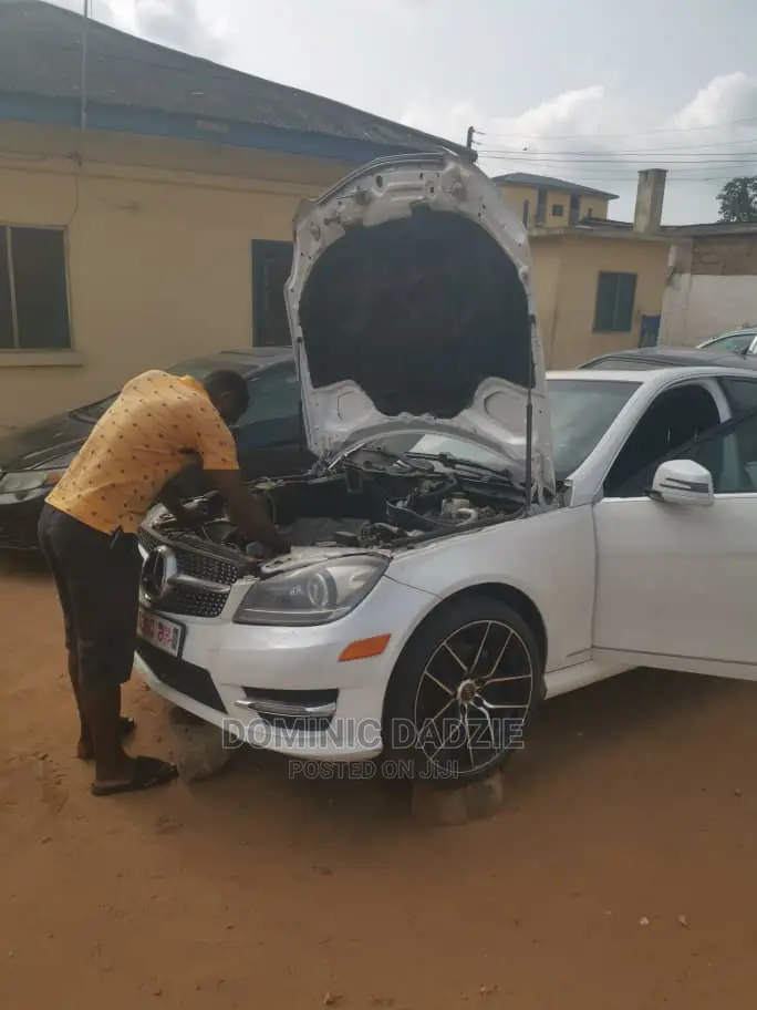 Mercedes Benz Mechanic Shop