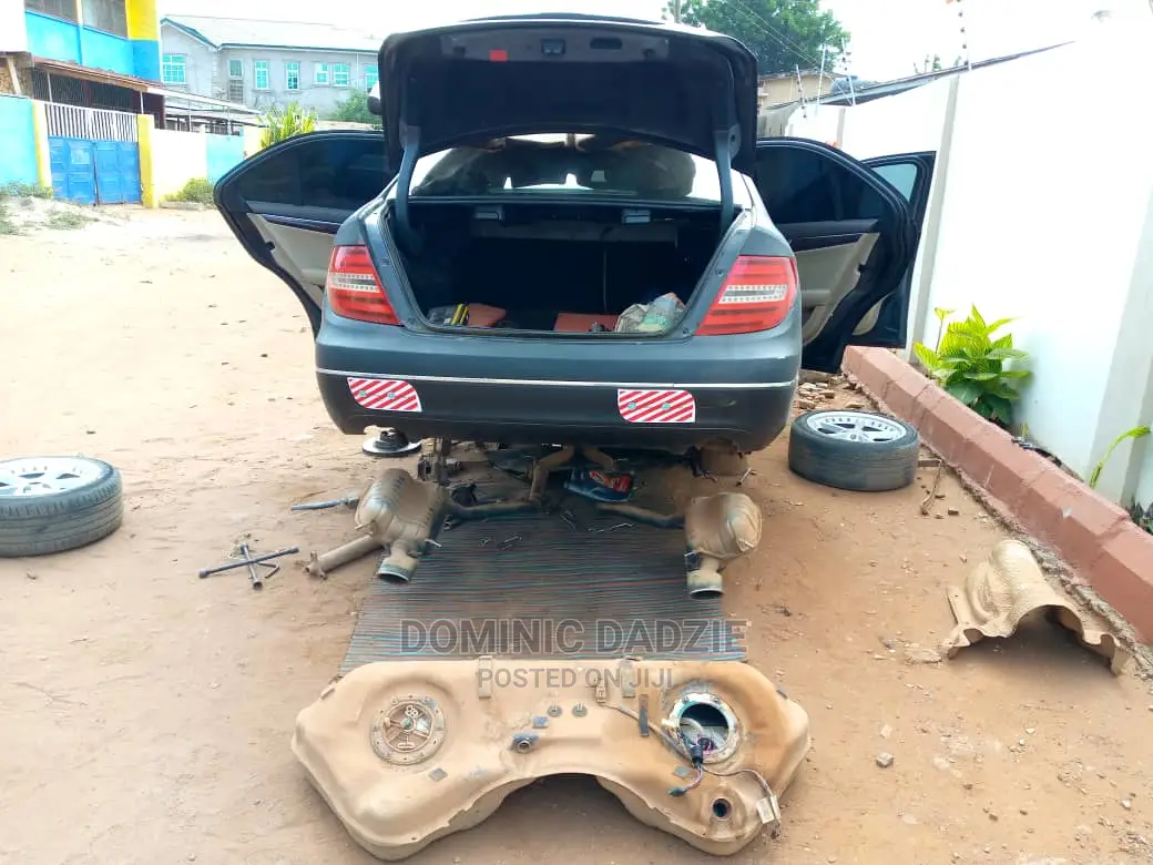 Mercedes Benz Mechanic Shop
