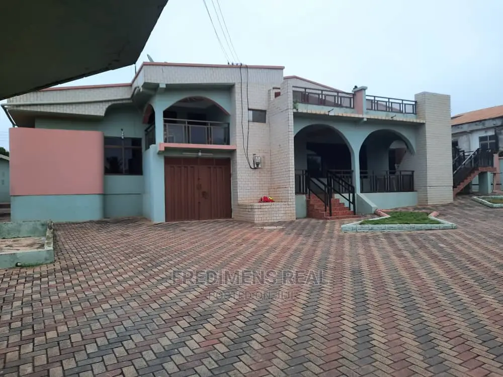 6bdrm House in Fredimens Real, Kumasi Metropolitan for Sale