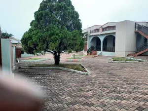 6bdrm House in Fredimens Real, Kumasi Metropolitan for Sale