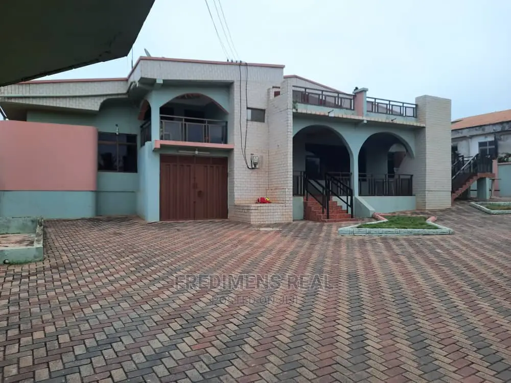 6bdrm House in Fredimens Real, Kumasi Metropolitan for Sale