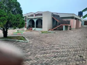 6bdrm House in Fredimens Real, Kumasi Metropolitan for Sale