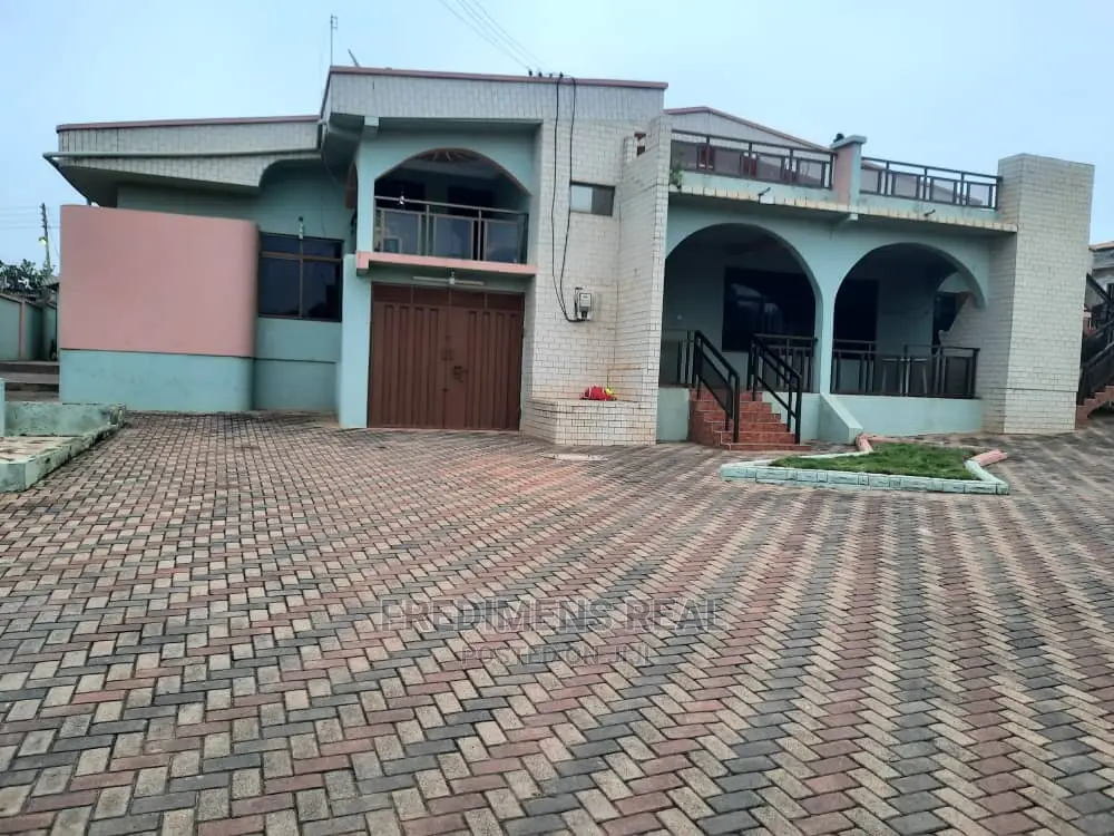 6bdrm House in Fredimens Real, Kumasi Metropolitan for Sale