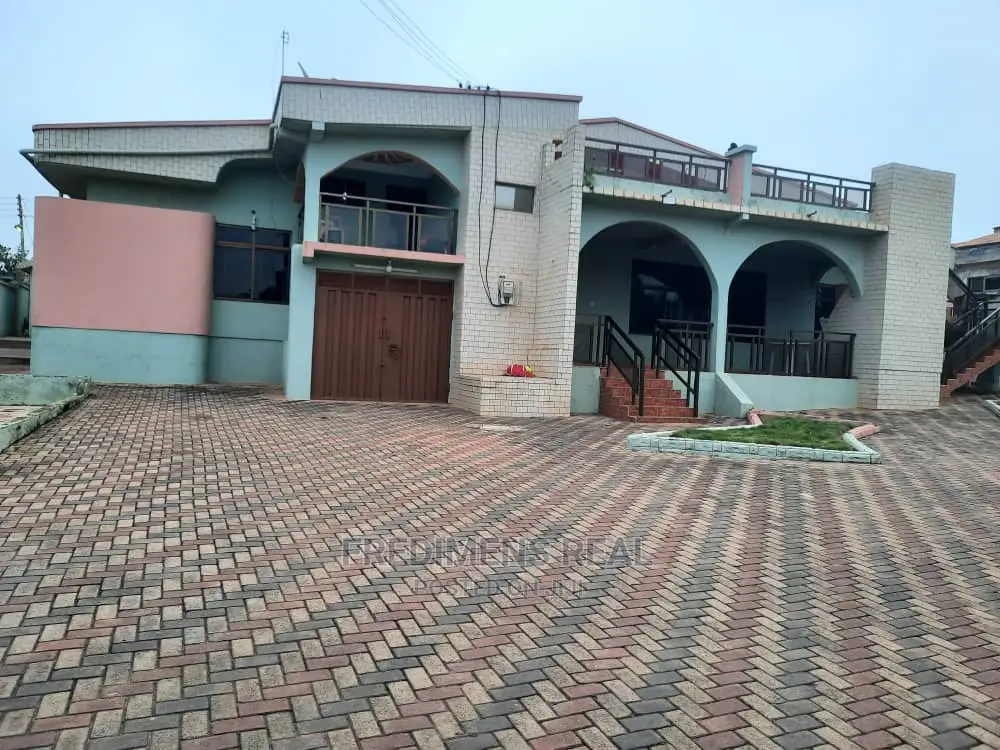 6bdrm House in Fredimens Real, Kumasi Metropolitan for Sale