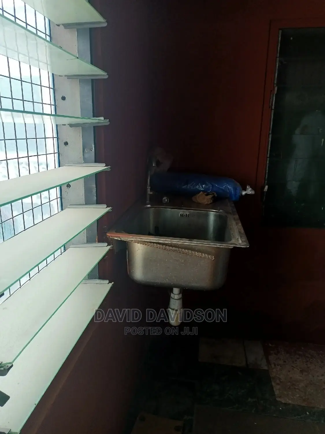 Mini Flat in Single Room Self, Tema Metropolitan for rent