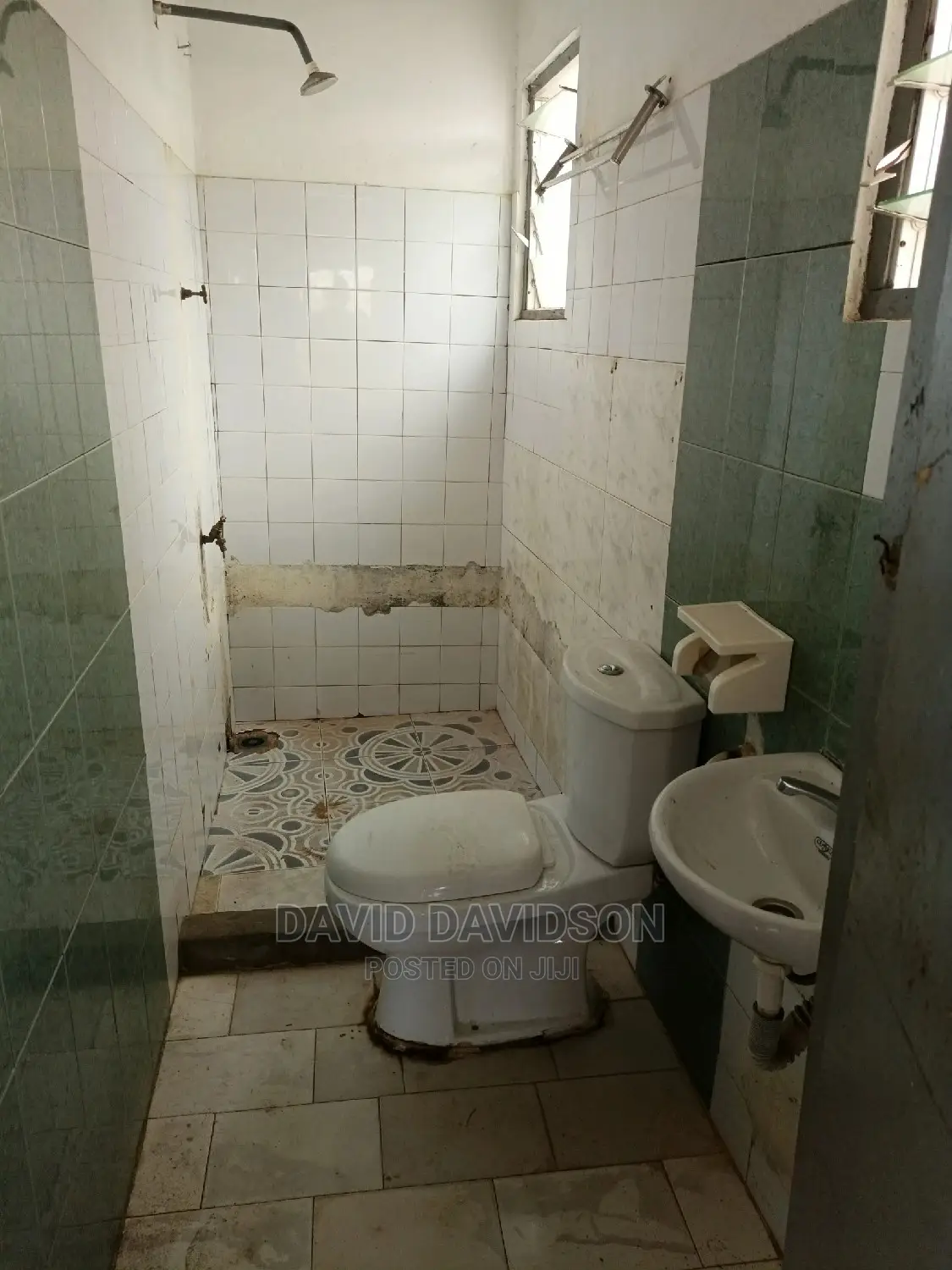 Mini Flat in Single Room Self, Tema Metropolitan for rent