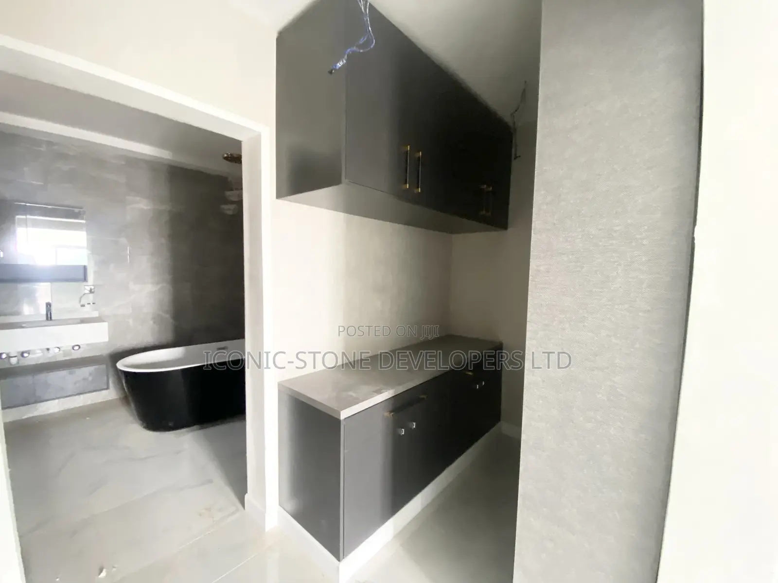 4bdrm House in Lakeside, Ashaley Botwe for Sale