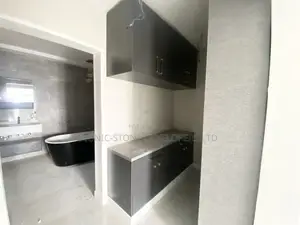 4bdrm House in Lakeside, Ashaley Botwe for Sale