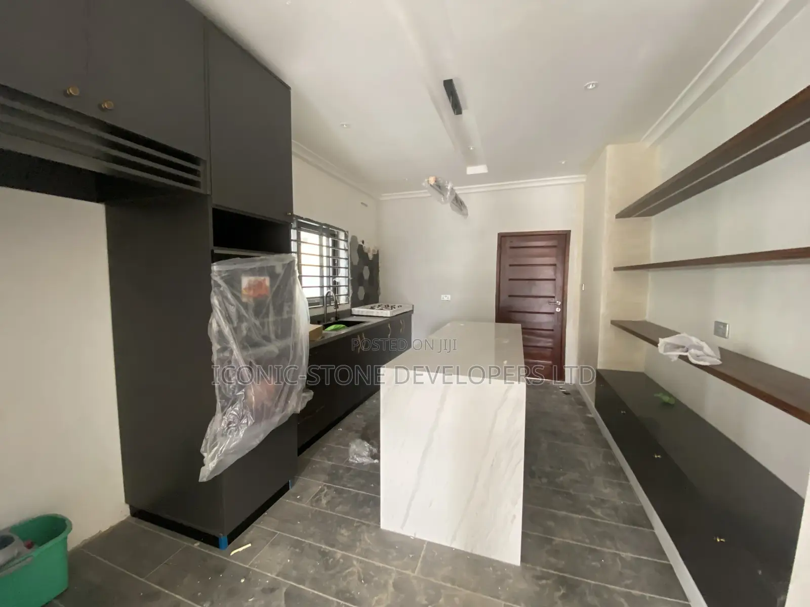 4bdrm House in Lakeside, Ashaley Botwe for Sale