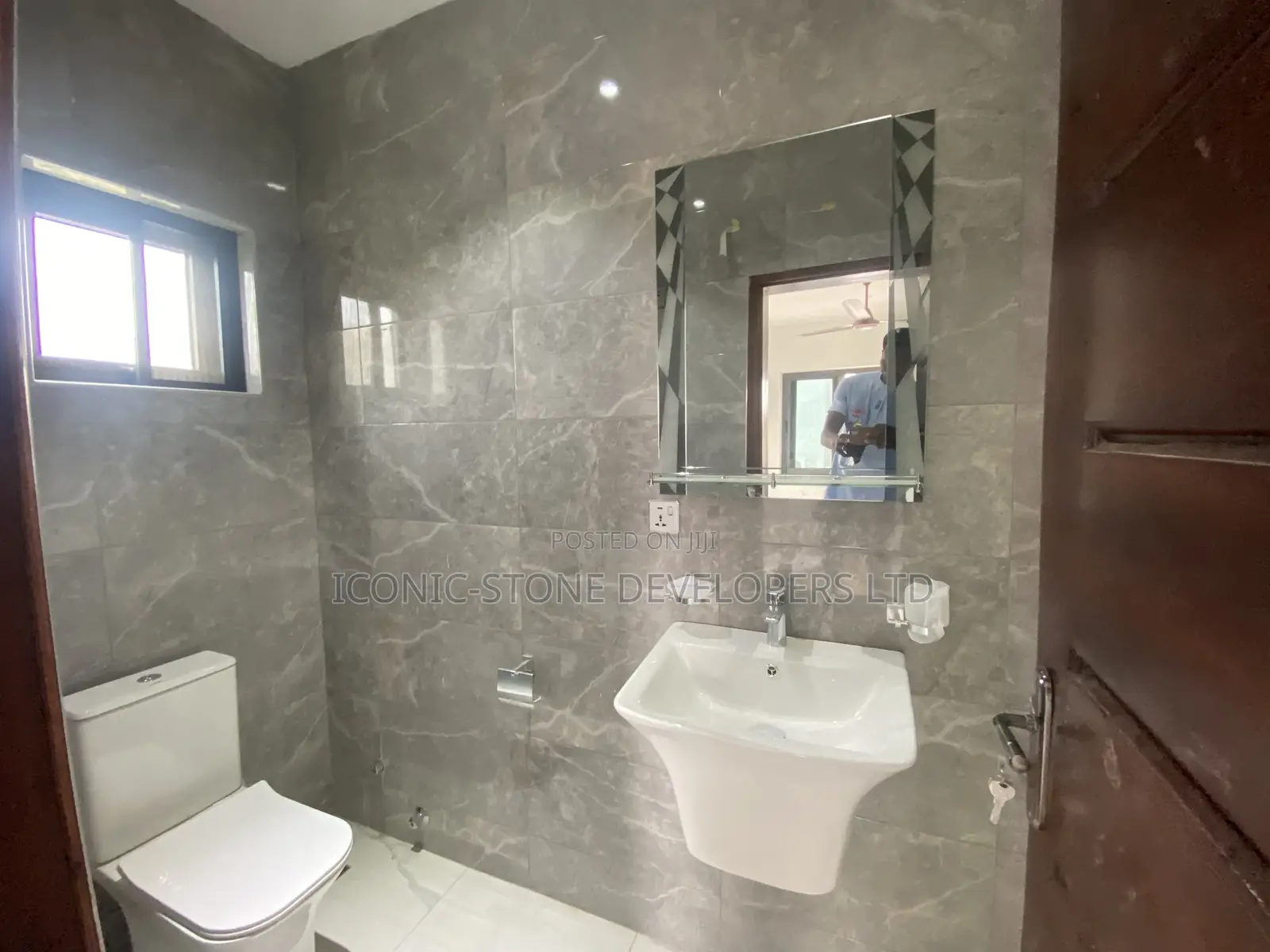 4bdrm House in Lakeside, Ashaley Botwe for Sale
