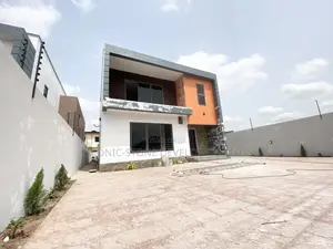 4bdrm House in Lakeside, Ashaley Botwe for Sale
