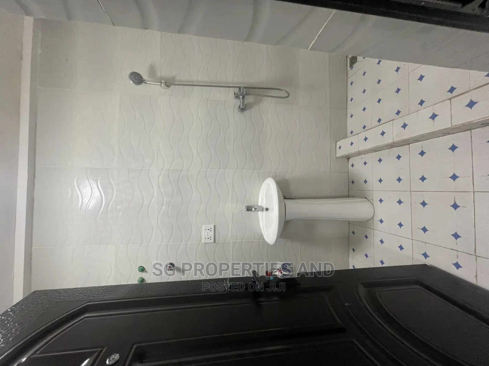 2bdrm Apartment in Lashibi, Spintex for rent