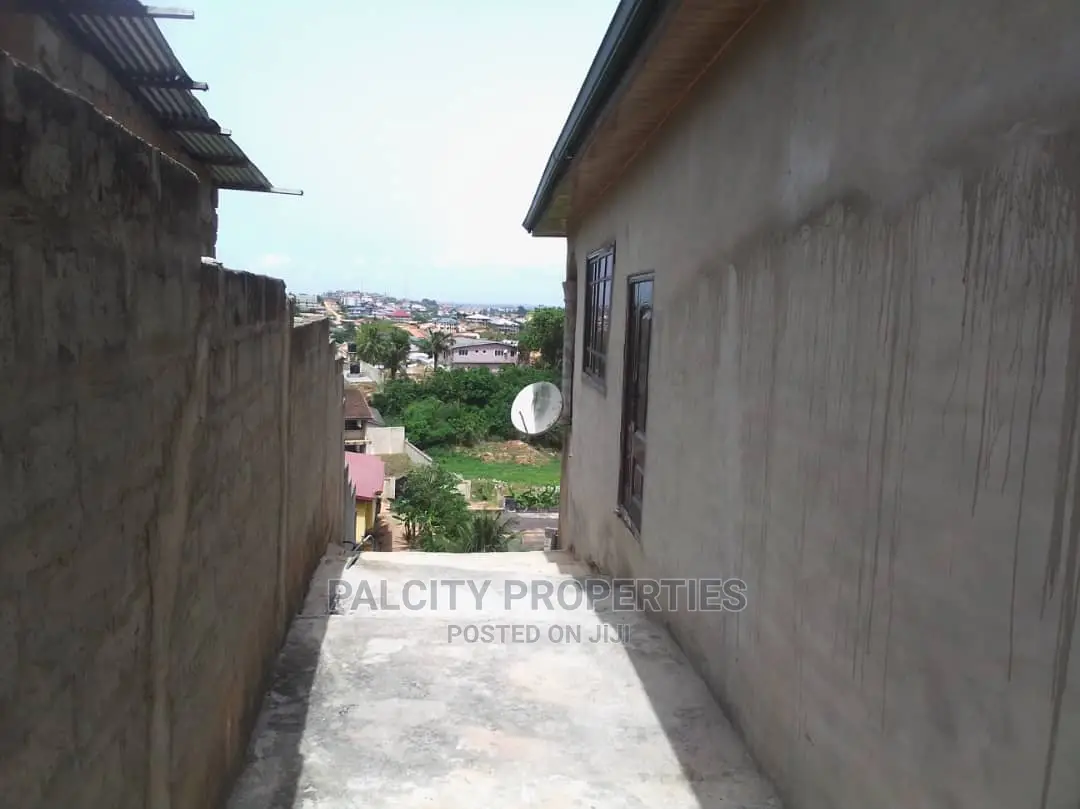 4bdrm House in Takoradi West Fijai for sale