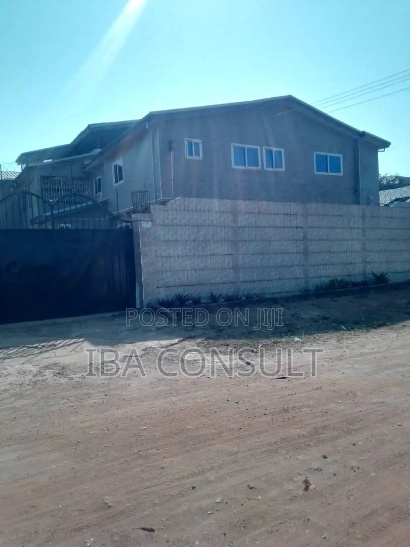 8bdrm House in Oyarifa Mall Area for sale
