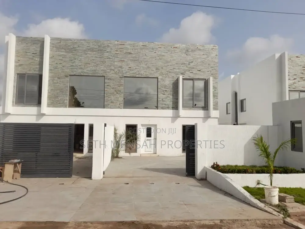 4bdrm Mansion in SKM Property, Dzorwulu for Sale