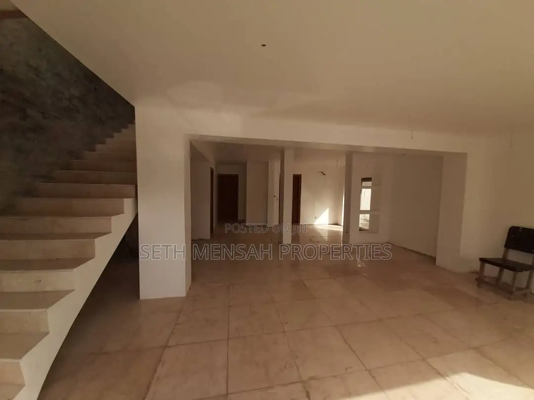 4bdrm Mansion in SKM Property, Dzorwulu for Sale