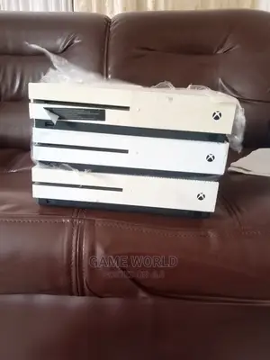 Xbox One S.