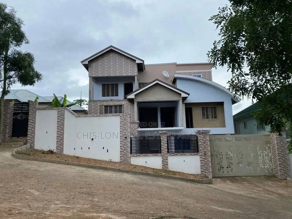 5bdrm House in Sharp-Connect., Sowutwuom for Sale