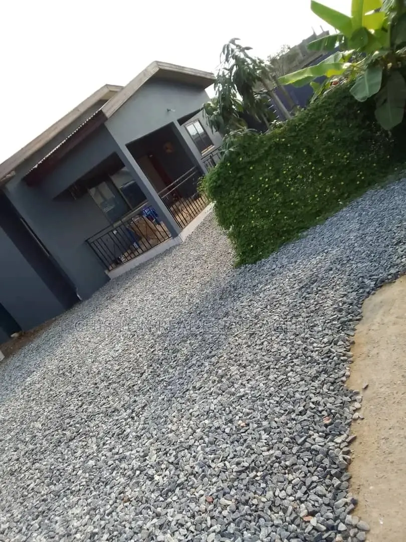 6bdrm House in Sharp-Connect., Nyanyano for Sale