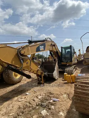 Excavator for Rent 320d2 Very Strong Machine No Gallamsey