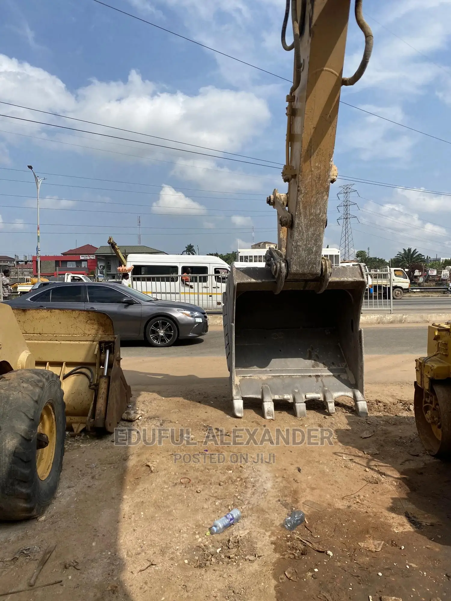 Excavator for Rent 320d2 Very Strong Machine No Gallamsey