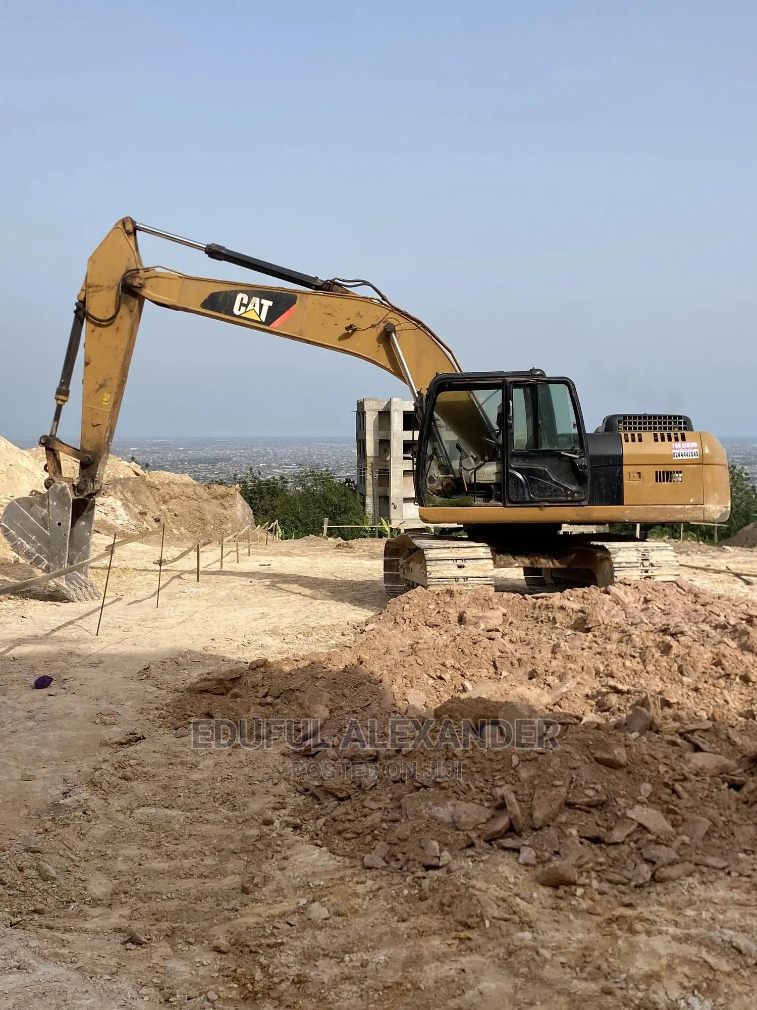 Excavator for Rent 320d2 Very Strong Machine No Gallamsey