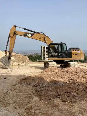 Excavator for Rent 320d2 Very Strong Machine No Gallamsey