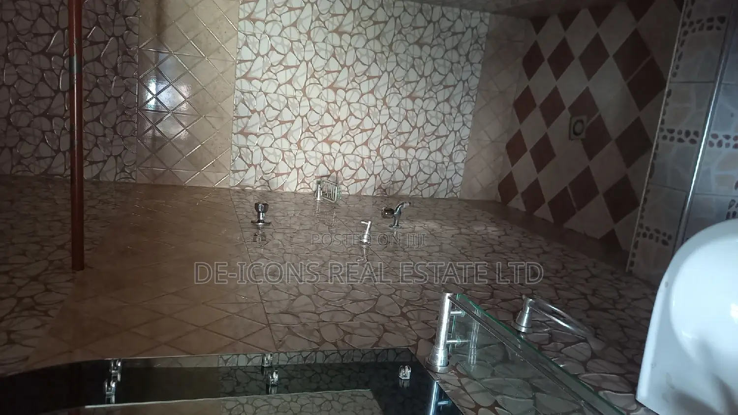 2bdrm Duplex in De-Icons Real Estate, Awutu Senya East Municipal