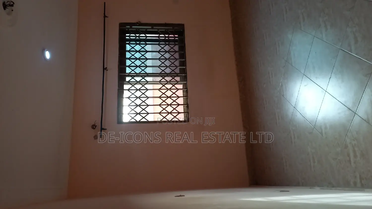 2bdrm Duplex in De-Icons Real Estate, Awutu Senya East Municipal