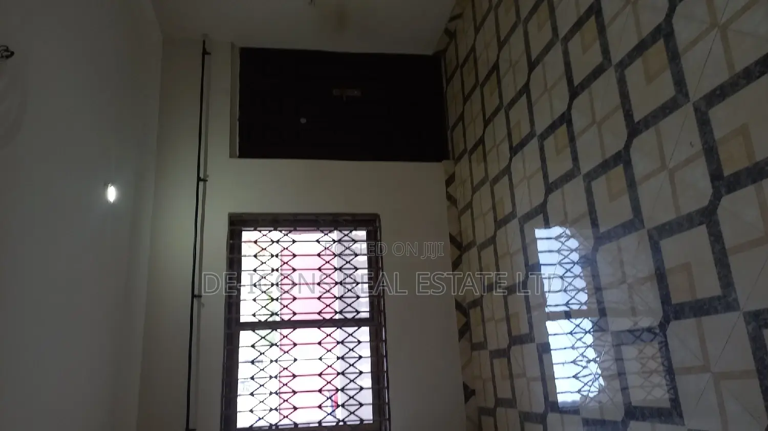 2bdrm Duplex in De-Icons Real Estate, Awutu Senya East Municipal