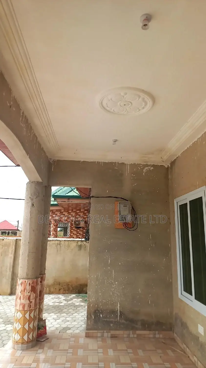 3bdrm House in De-Icons Real Estate, Awutu Senya East Municipal