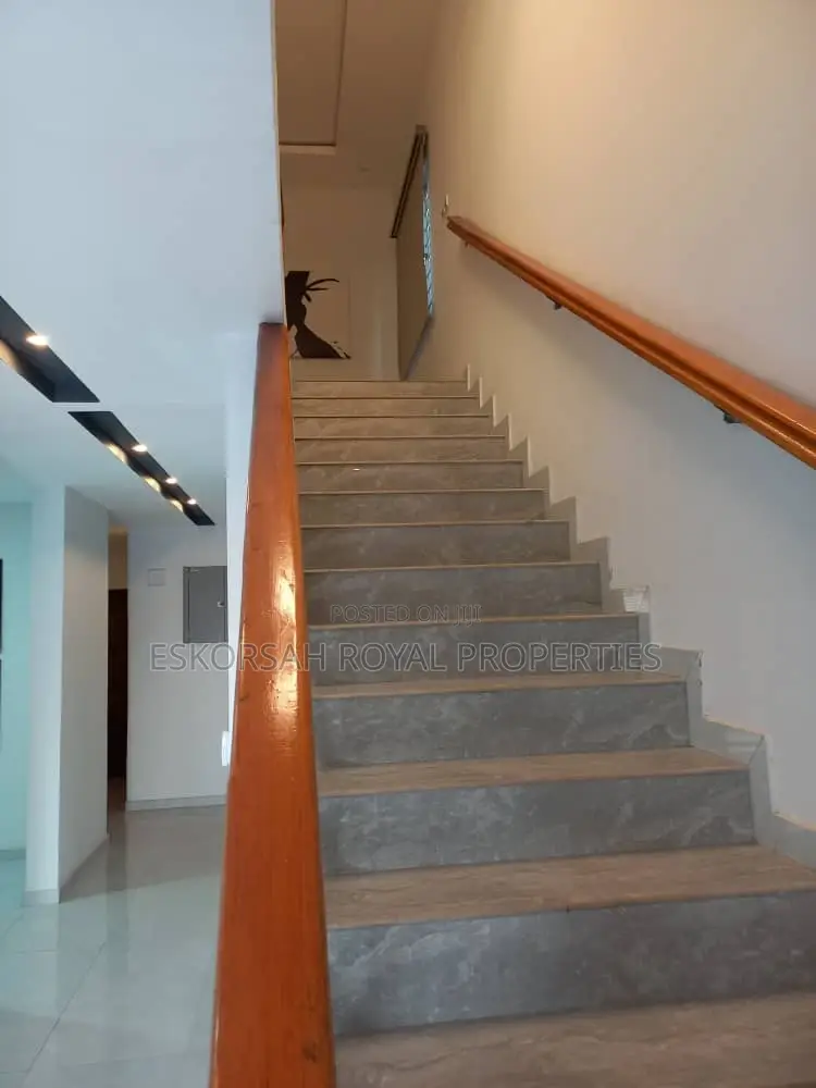 4bdrm House in Lakeside for sale