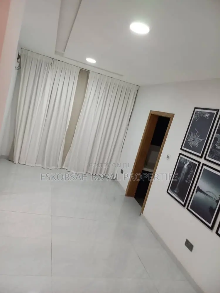 4bdrm House in Lakeside for sale