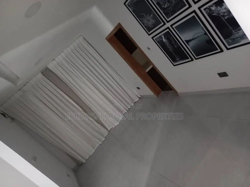 4bdrm House in Lakeside for sale