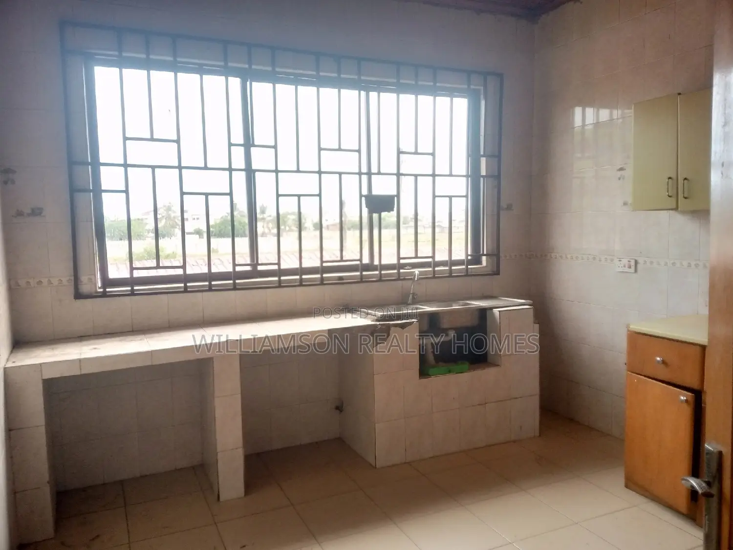 4bdrm Apartment in Hfc Estate, Spintex for rent