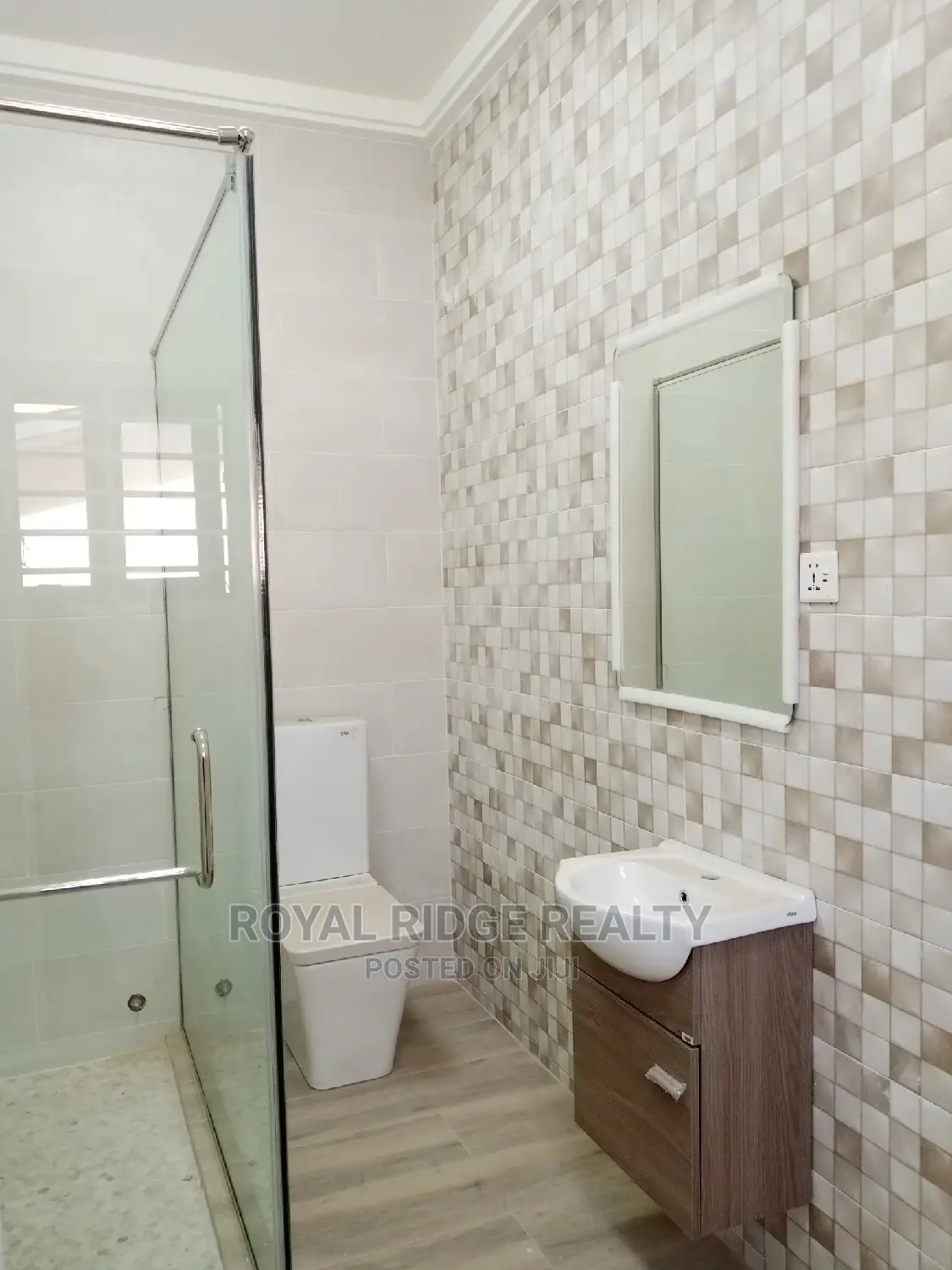 4bdrm Duplex in Spintex, Accra Metropolitan for Sale