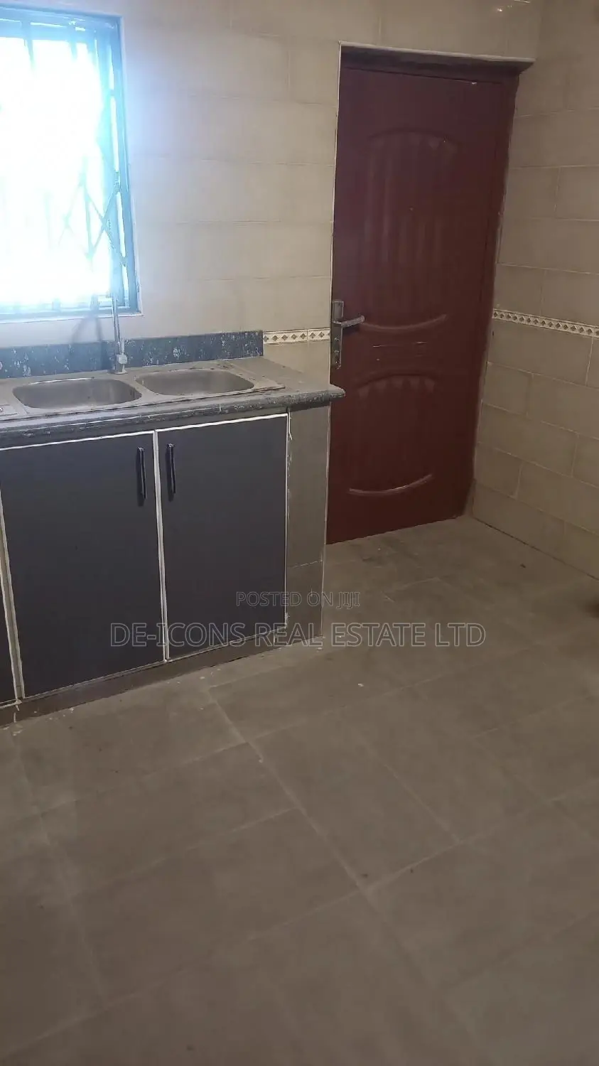 2bdrm Duplex in De-Icons Real Estate, Awutu Senya East Municipal