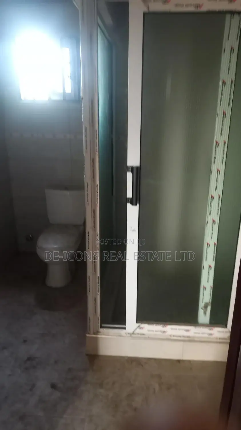 2bdrm Duplex in De-Icons Real Estate, Awutu Senya East Municipal