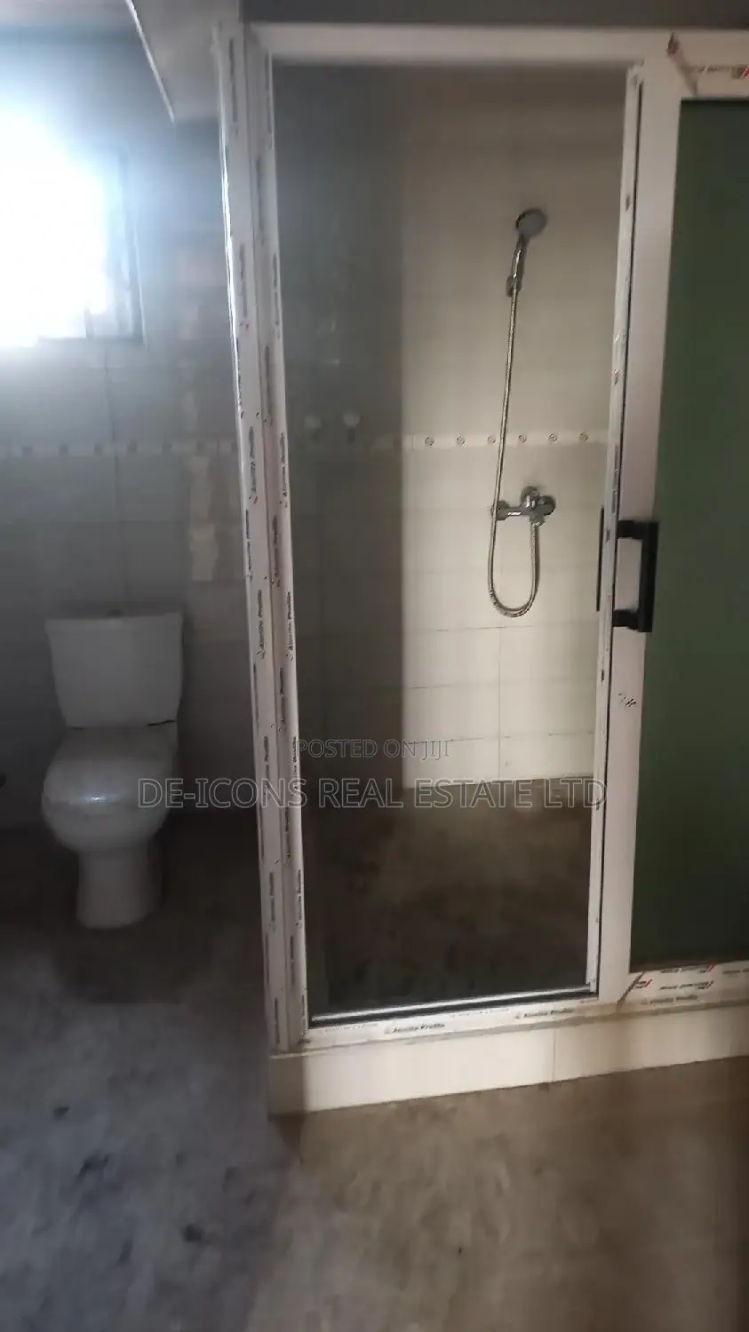 2bdrm Duplex in De-Icons Real Estate, Awutu Senya East Municipal