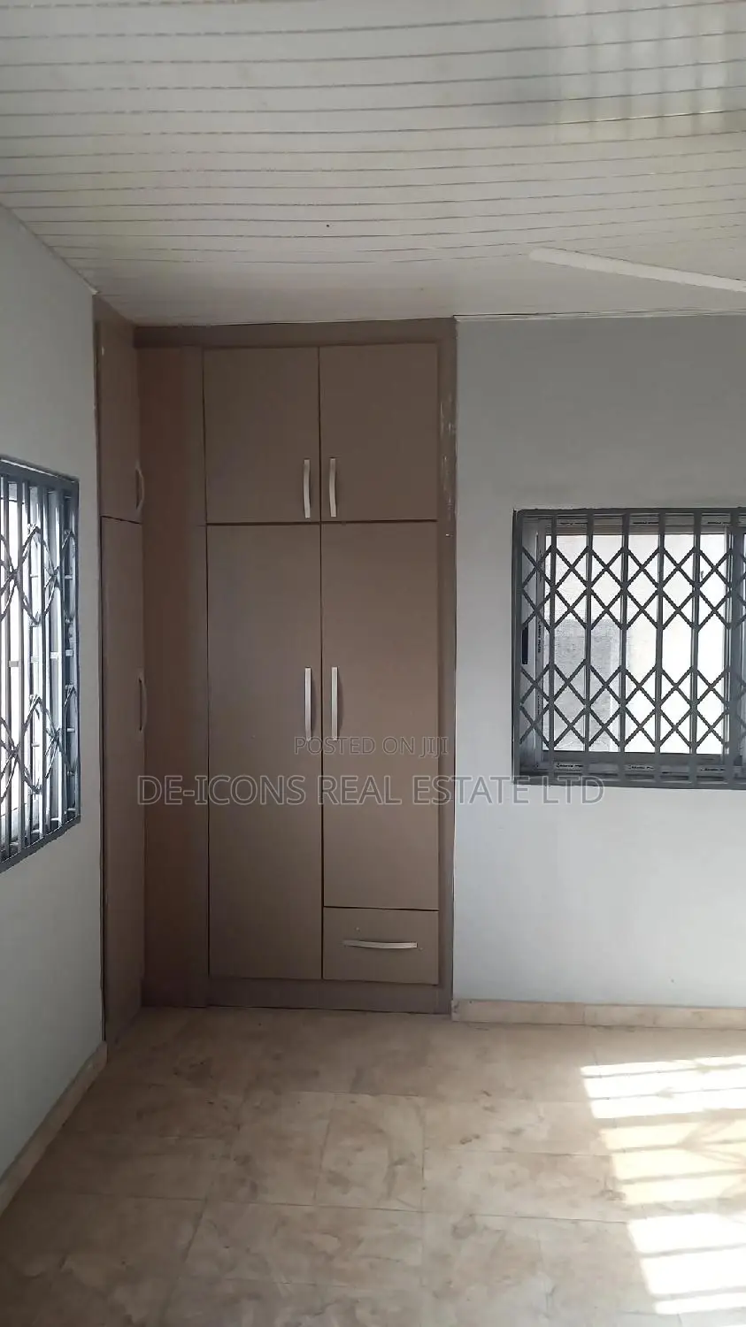 2bdrm Duplex in De-Icons Real Estate, Awutu Senya East Municipal